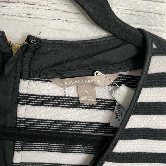 Banana republic size 0 striped tee shirt dress black white - Picture 3 of 8